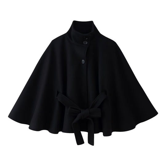 Damen 2900+ eleganter kurzer Cape‑Umhang mit Stehkragen, Knopfleiste und Taillenband Nord Taschen