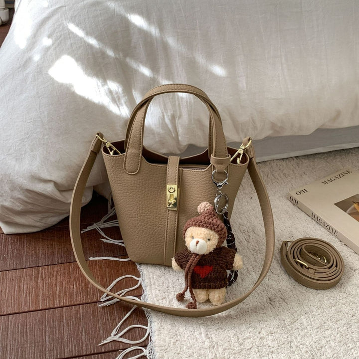 Damen Mini-Handtasche mit verspieltem Tieranhänger Nord Taschen