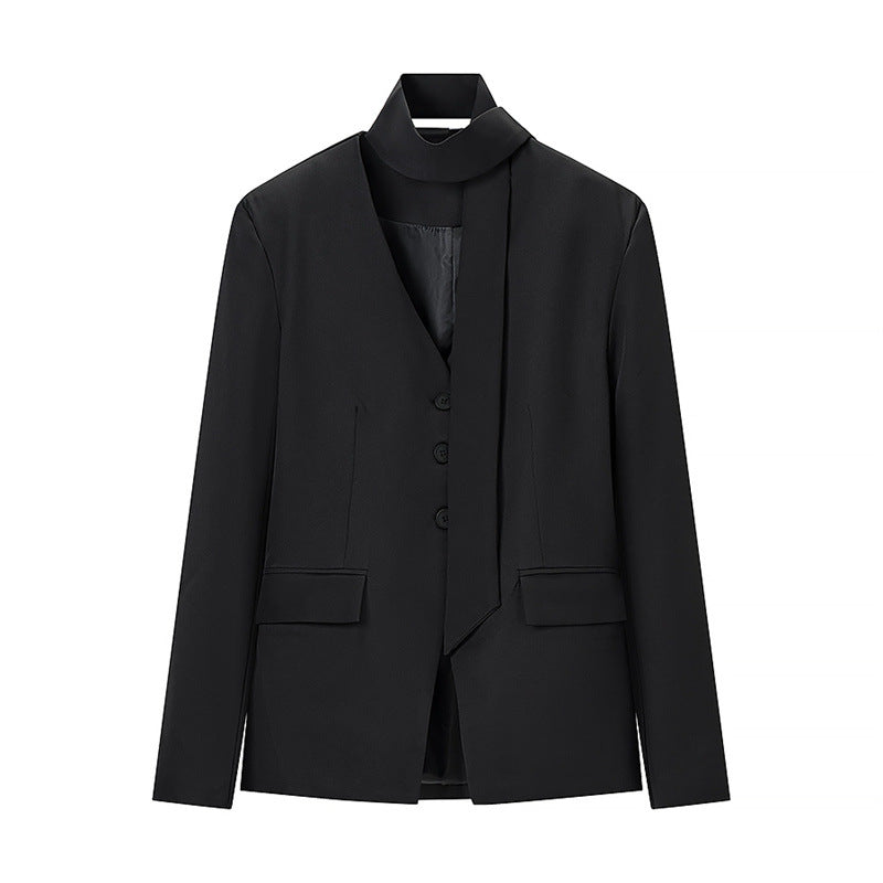 Damen Taillierter Blazer mit Schluppe, V‑Ausschnitt und Pattentaschen Nord Taschen