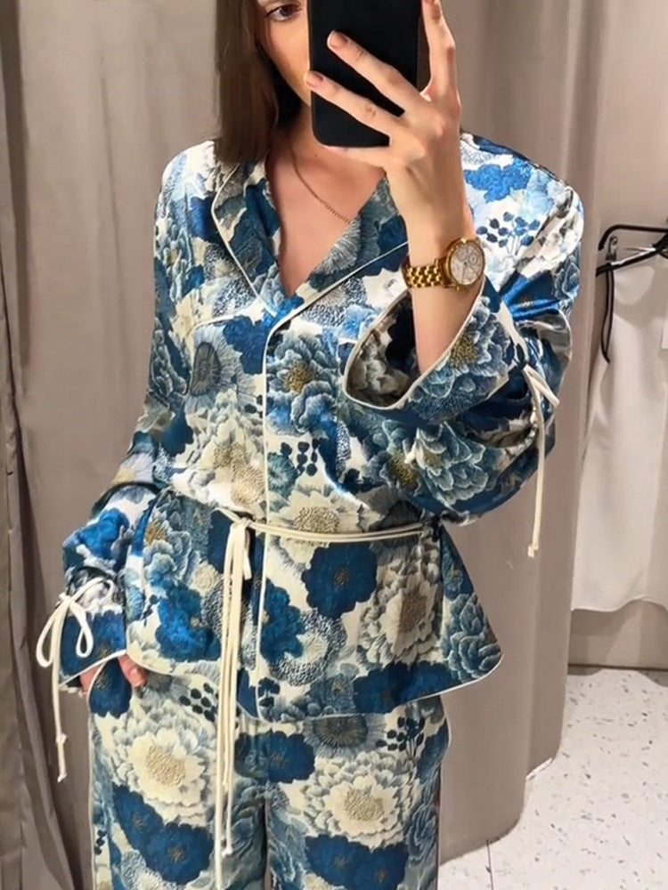 Damen Zweiteiliges florales Jacquard-Loungewear-Set mit Taillengürtel, Paspelierung und Bindärmeln Nord Taschen