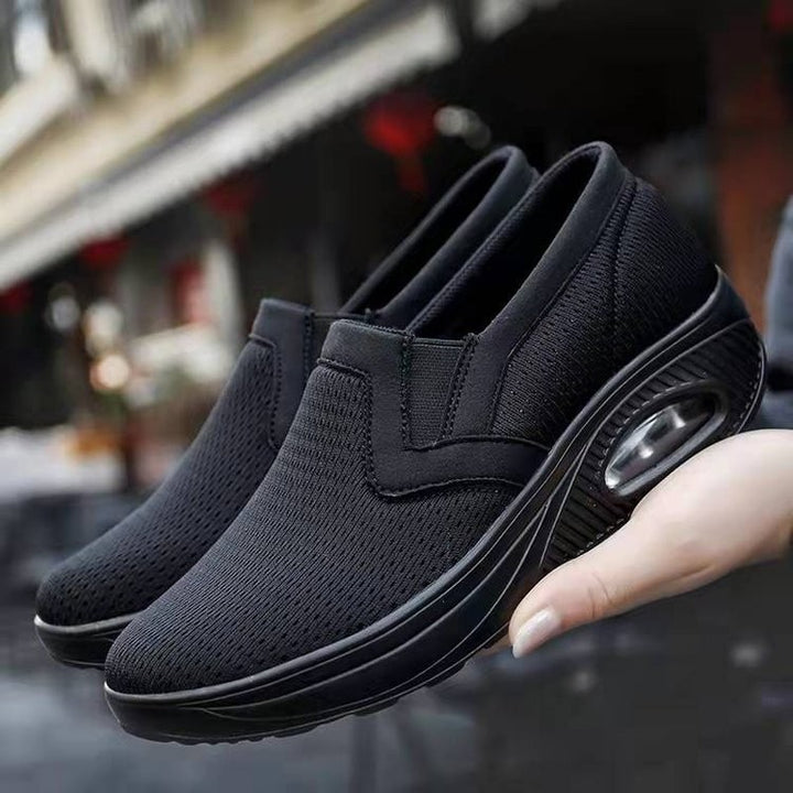 Damen  atmungsaktive Slip-On Sneaker mit Air-Cushion Keilsohle und elastischem Strickoberteil Nord Taschen