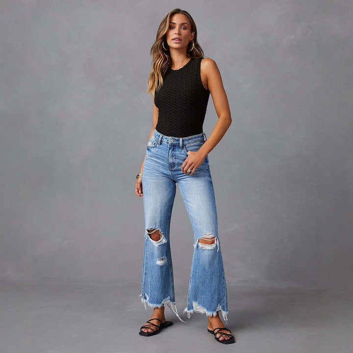 Damen hochgeschnittene ausgestellte Destroyed-Jeans mit Knieausfransungen und rohem Saum Nord Taschen