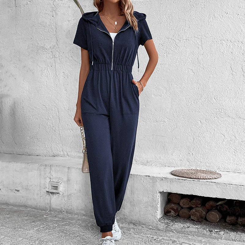 Damen moderner Kurzarm-Jumpsuit mit praktischen Taschen und Kapuze