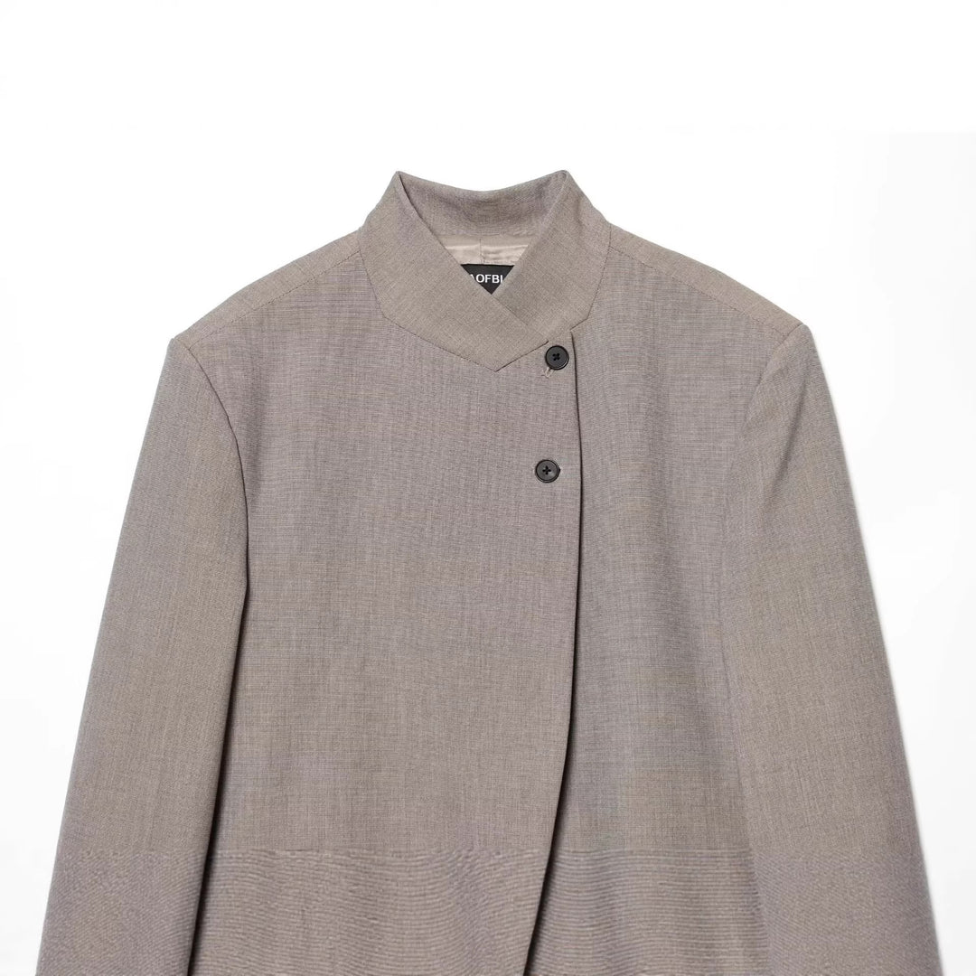 Damen 10+ taillierter Kurzblazer mit Stehkragen und asymmetrischer Knopfleiste Nord Taschen