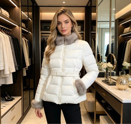 Damen nan kurze taillierte Wintersteppjacke mit abnehmbarem Webpelzkragen, tonalen Taillenriegeln und verdecktem zweiwege-reißverschluss Nord Taschen