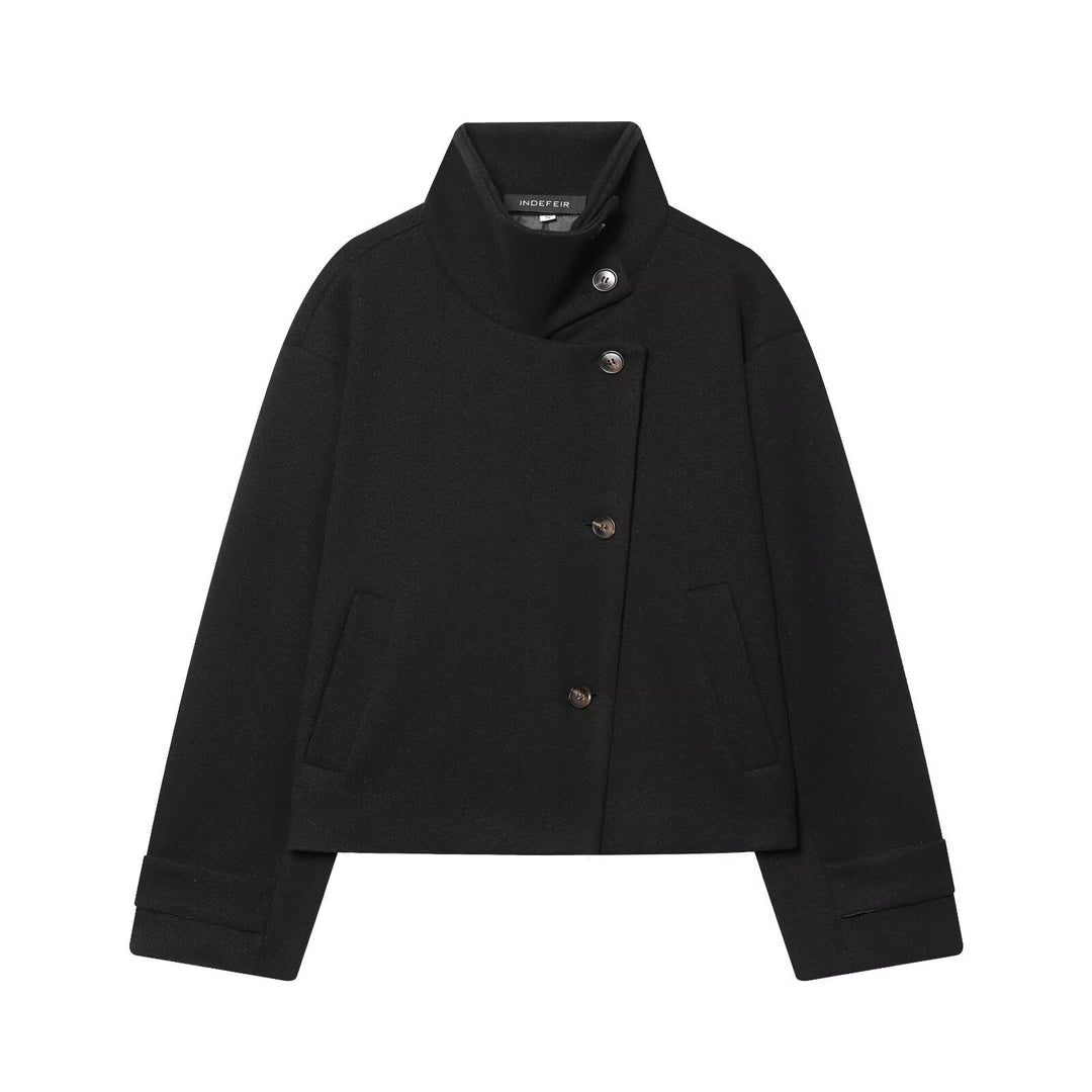 Damen Kurzer kastiger Wollmantel mit asymmetrischer Knopfleiste und Stehkragen Nord Taschen