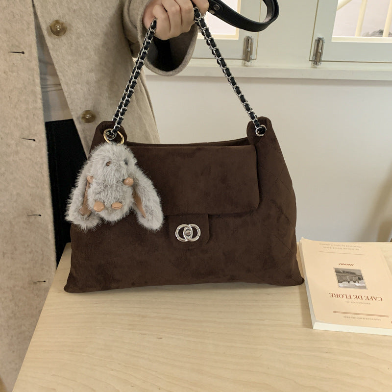 Damen modische Handtasche mit elegantem gestepptem Design und verspieltem Anhänger Nord Taschen