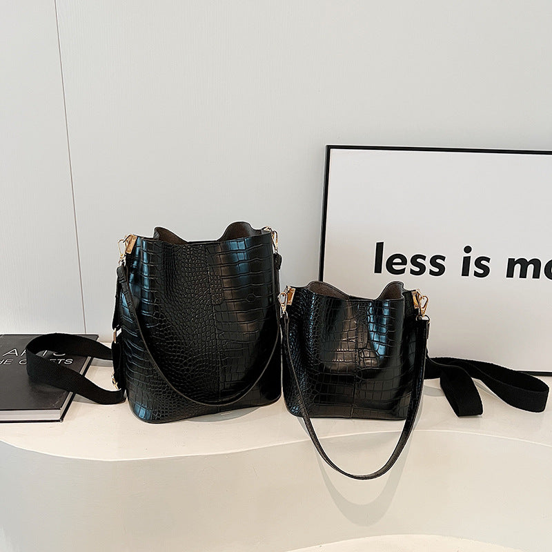 Damen-Handtasche im stilvollen Krokodil-Look mit verstellbarem Schulterriemen | Nord Taschen