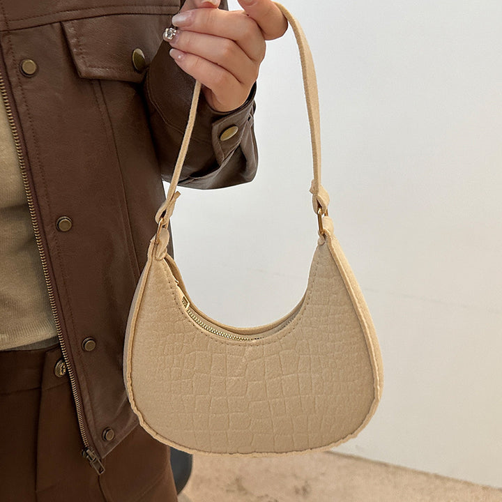 Damen Umhängetasche mit strukturiertem Lederlook und goldenen Akzenten Nord Taschen