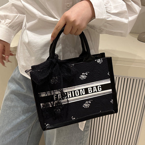Damen modische Umhängetasche mit floralem Relief und verspieltem Schleifendetail Nord Taschen