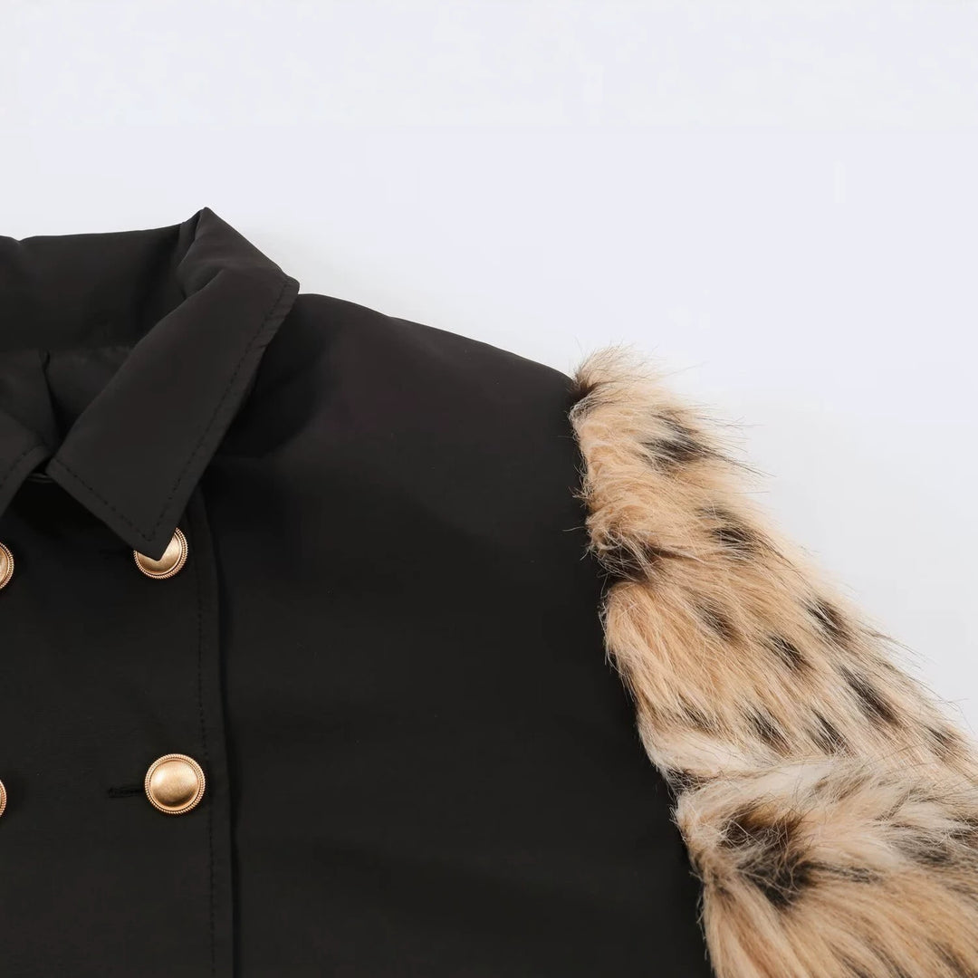 Damen Doppelreihige Kurzjacke mit Kunstfellärmeln Nord Taschen