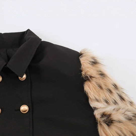 Damen Doppelreihige Kurzjacke mit Kunstfellärmeln Nord Taschen