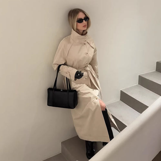Damen Maxilanger Trenchmantel mit hohem Stehkragen, doppelreihiger Knopfleiste und Bindegürtel Nord Taschen