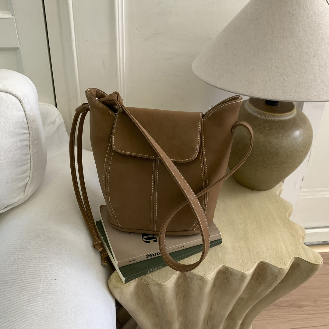 Damen Umhängetasche mit praktischem Kordelzug und weich strukturiertem Design Nord Taschen