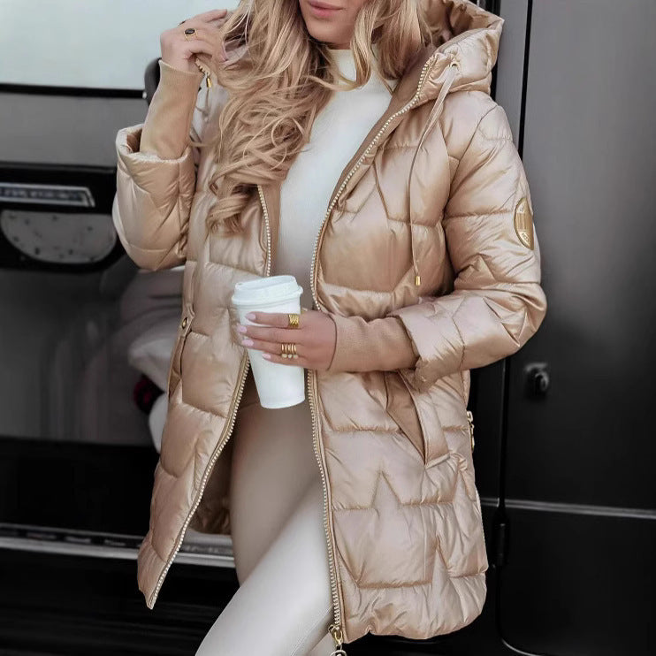 Damen Glänzende Steppjacke mit Kapuze, Kordelzug und leicht tailliertem Schnitt Nord Taschen