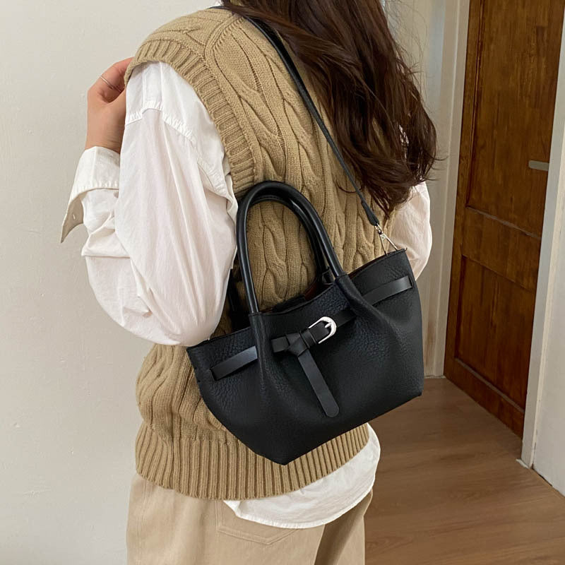 Damen modische Handtasche mit Tieranhänger Nord Taschen