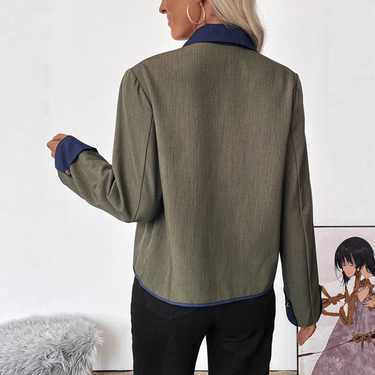 Damen Kurzblazer mit Kontrastpaspel, Umlegekragen und Zierknöpfen Nord Taschen