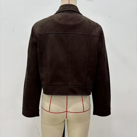 Damen 30+ kurz geschnittene Veloursjacke im Blousonstil mit Hemdkragen und verdeckter Druckknopfleiste Nord Taschen