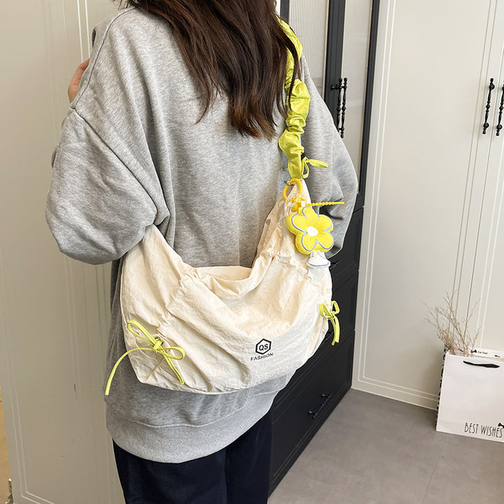 Damen lässige Beuteltasche mit verstellbarem Tragegurt und buntem Blumendetail Nord Taschen