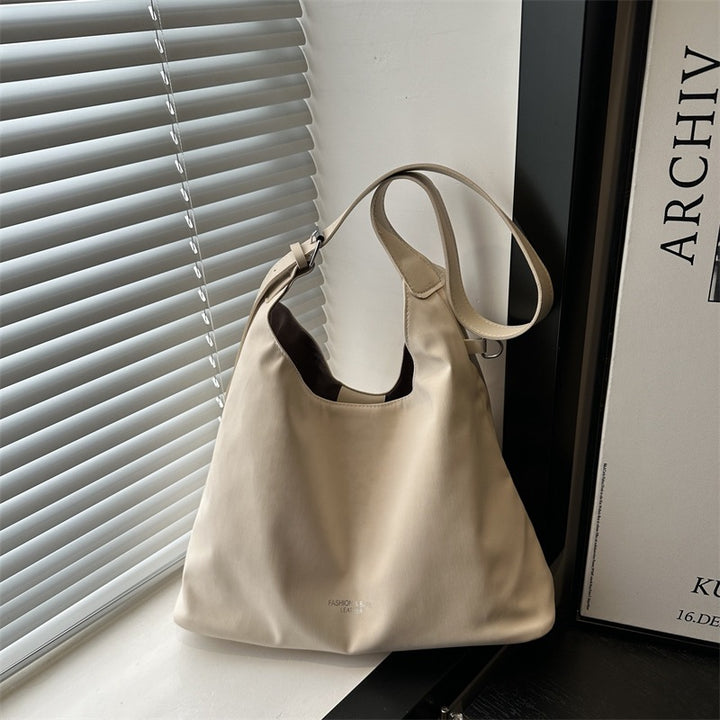 Frauen modische Hobo-Tasche aus geschmeidigem Material mit praktischem Reißverschluss Nord Taschen