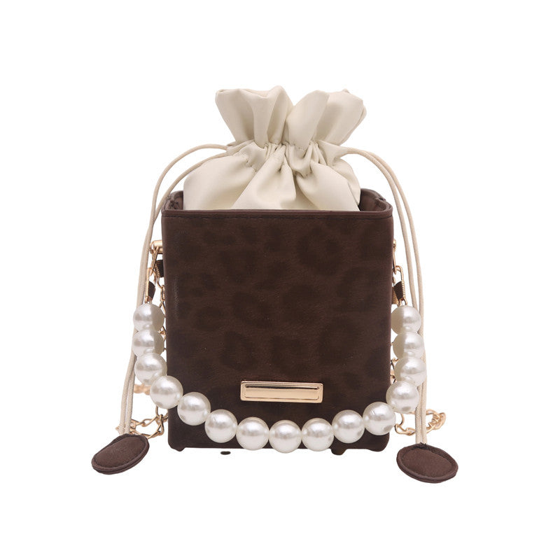 Damen elegante Beuteltasche mit Ketten- und Perlendesign Nord Taschen