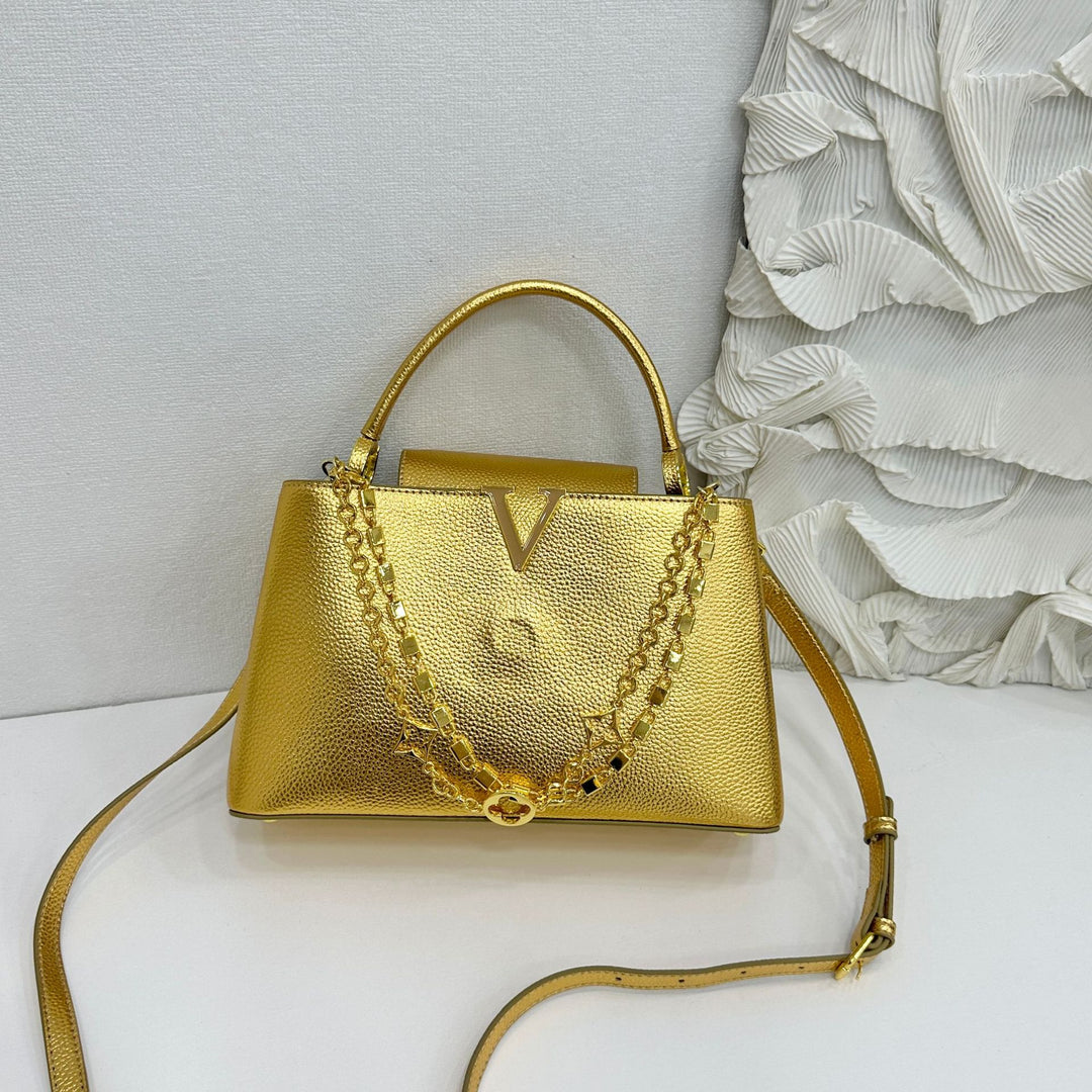 Damen Handtasche mit eleganter Kettenapplikation Nord Taschen