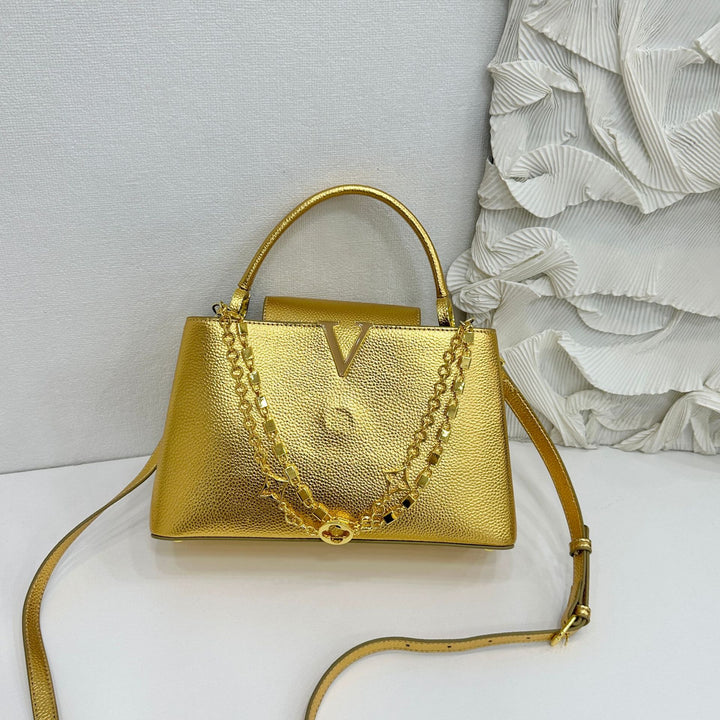 Damen Handtasche mit eleganter Kettenapplikation Nord Taschen