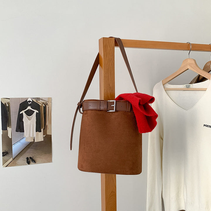 Damen Hobo-Tasche mit luxuriösem Wildleder und verstellbarem Gurt Nord Taschen