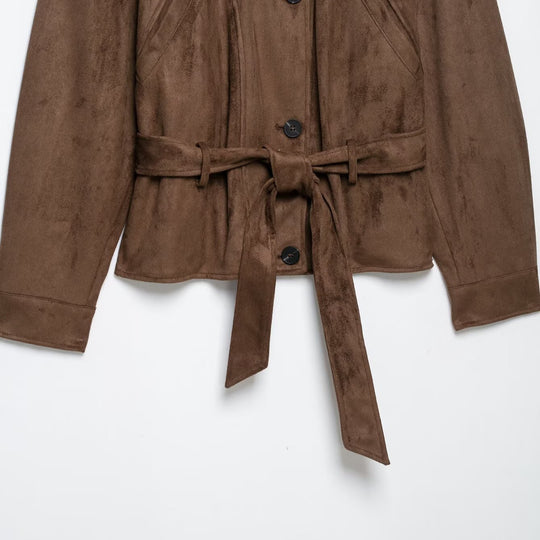 Damen Kurzjacke im Wildleder‑Look mit hohem Stehkragen, dekorativen Teilungsnähten und Bindegürtel Nord Taschen