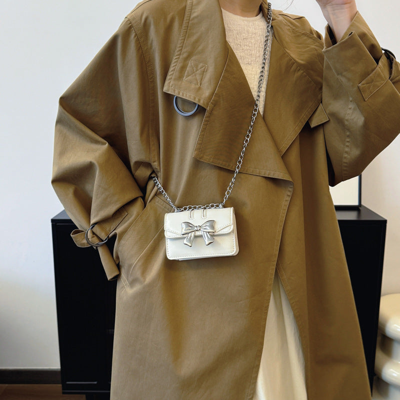 Damen Mini-Handtasche mit schimmerndem Schleifenverschluss Nord Taschen