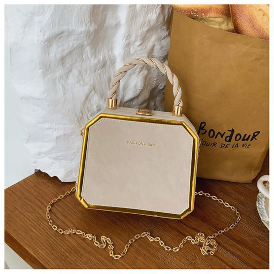 Damen elegante Handtasche im Faltendesign mit goldenen Akzenten Nord Taschen