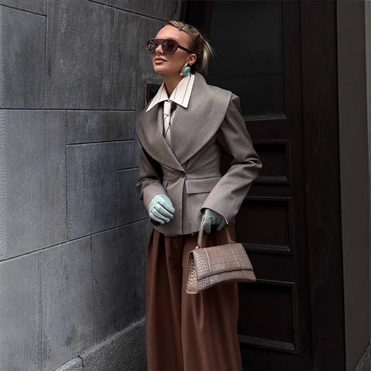 Damen Taillierter Blazer mit übergroßem Schalkragen und strukturierter Peplum‑Taille Nord Taschen