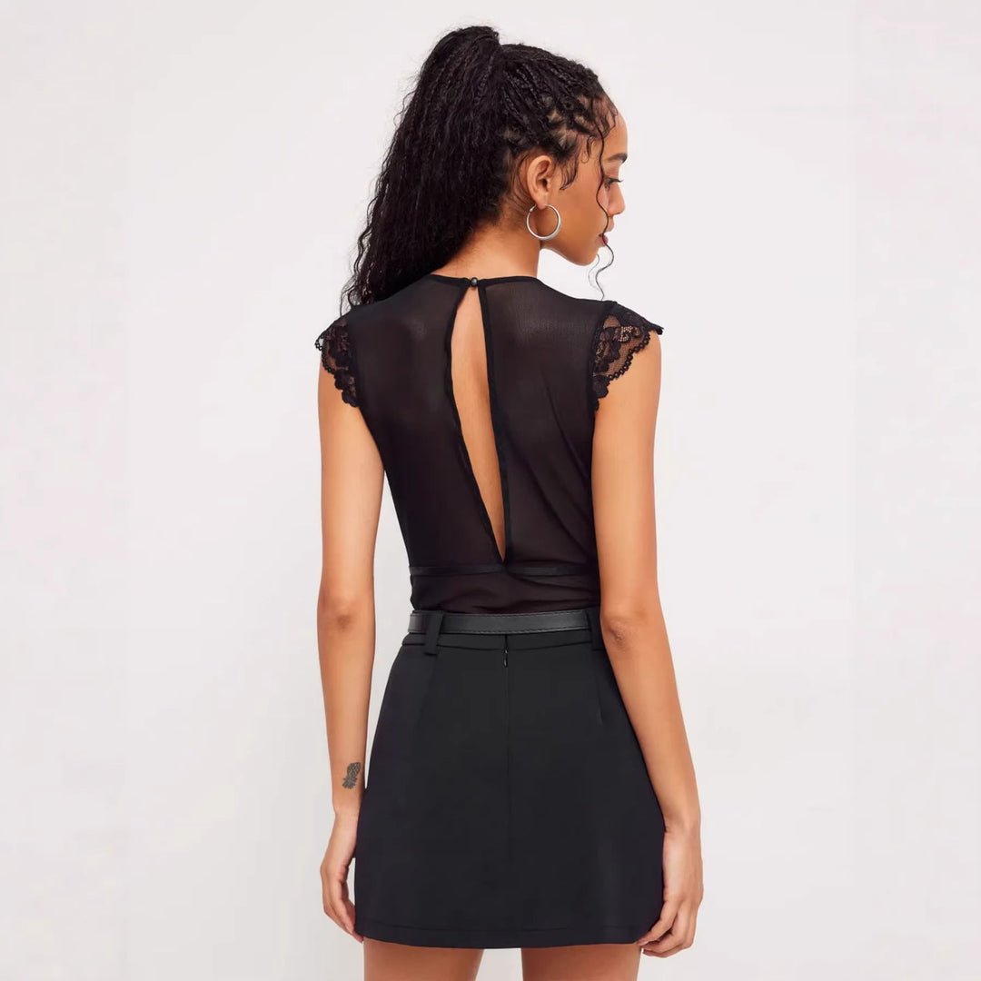 Damen Elegantes Spitzenbody mit tiefem V-Ausschnitt und zarten Rüschendetails