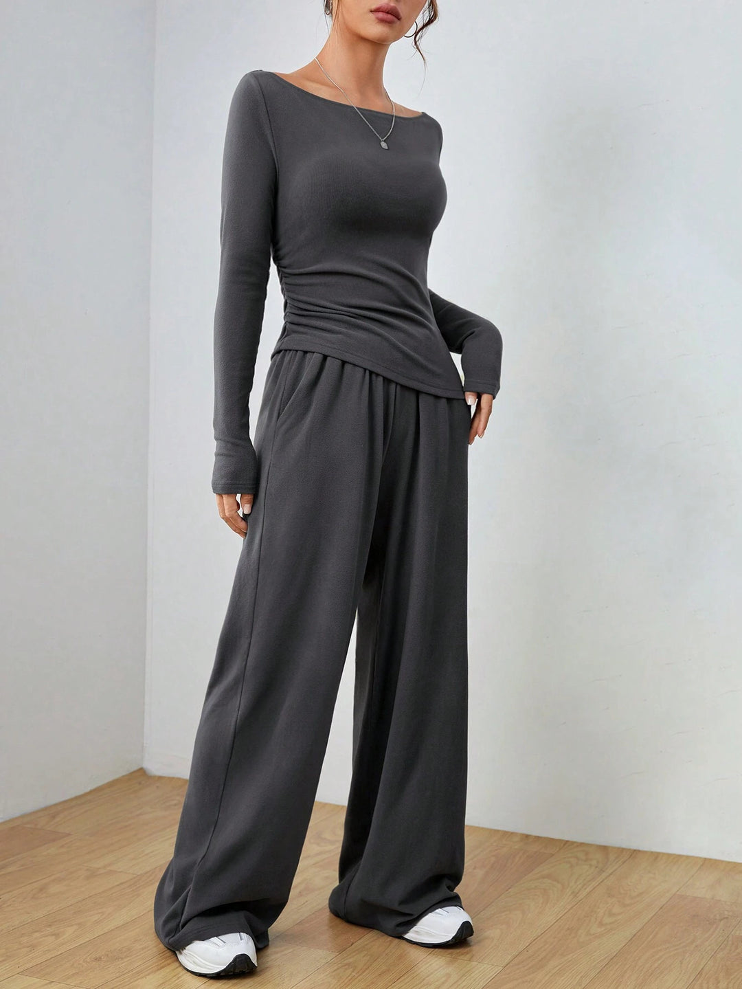 Damen Loungewear-Set aus weichfallendem Jersey mit U-Boot-Ausschnitt, tailliertem Longsleeve und weiter Palazzo-Hose Nord Taschen