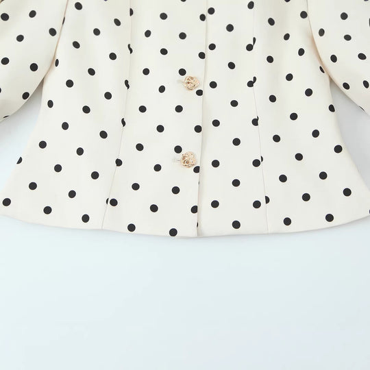 Damen Gepunktete Kurzjacke mit Ballonärmeln und Zierknopfleiste Nord Taschen