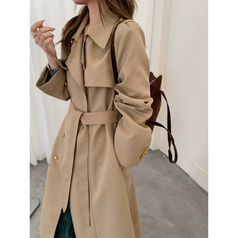 Damen Taillierter Trenchcoat mit Bindegürtel und goldenen Knopfdetails Nord Taschen