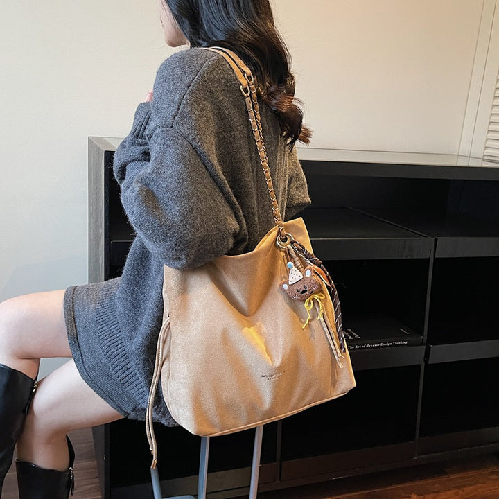 Damen elegante Hobo-Tasche aus Samt mit einzigartigem Anhänger Nord Taschen