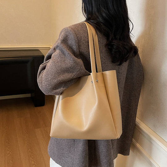 Damen elegante Tragetasche mit feinem Kunstleder und goldenen Akzenten Nord Taschen