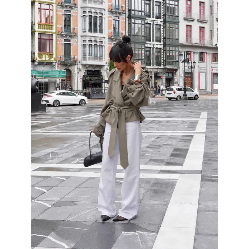 Damen Oversize Trenchjacke im Cropped-Schnitt mit Bindegürtel, überschnittenen Schultern und Ballonärmeln Nord Taschen