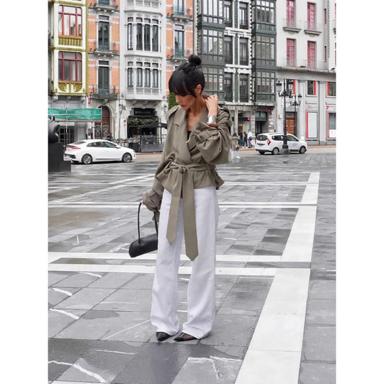 Damen Oversize Trenchjacke im Cropped-Schnitt mit Bindegürtel, überschnittenen Schultern und Ballonärmeln Nord Taschen