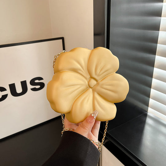 Damen-Clutch mit stilvollem Blumendesign und eleganter Kettenverzierung Nord Taschen