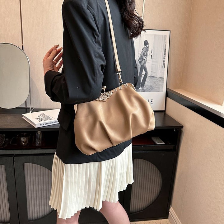 Damen Clutch-Handtasche mit eleganter Struktur und kunstvollem Verschluss Nord Taschen