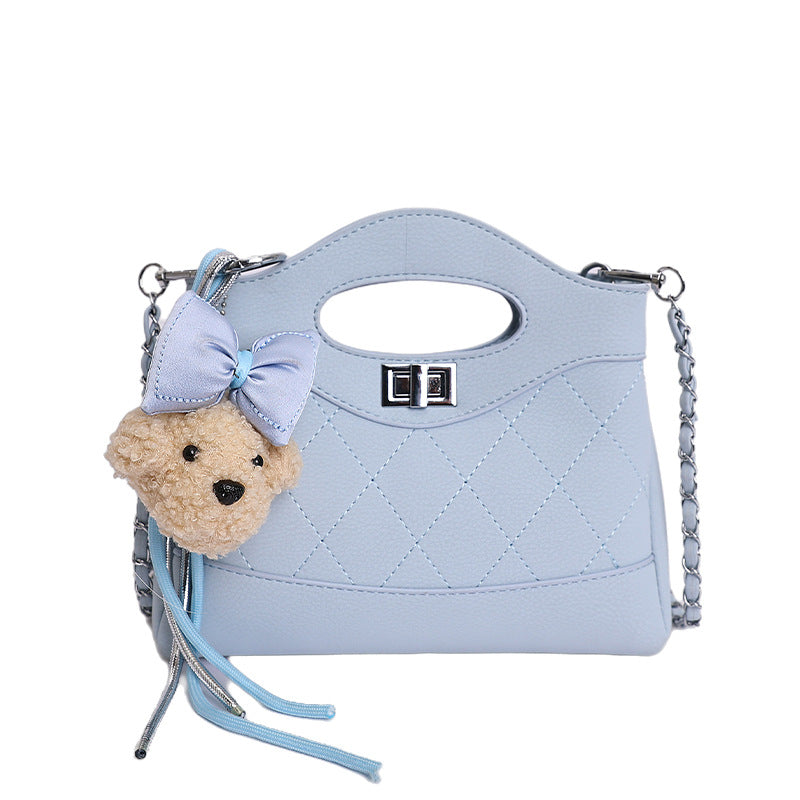 Damen modische Handtasche mit strukturiertem Design und süßem Bärchenanhänger Nord Taschen