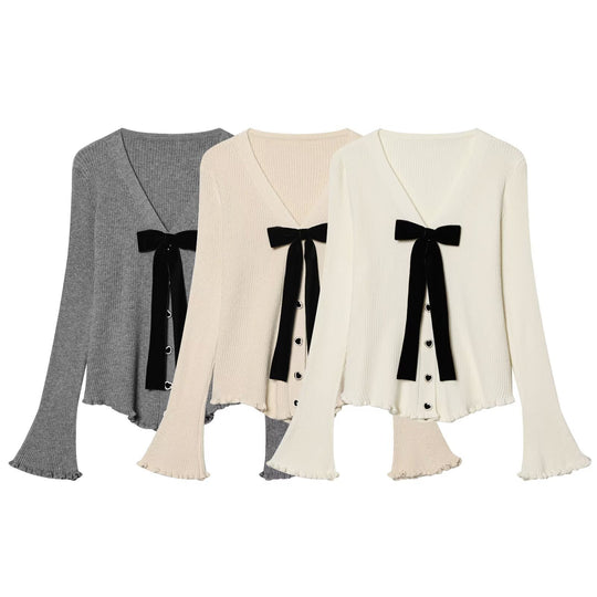 Damen Feinstrick-Cardigan mit V-Ausschnitt, Samtschleife und Herzknöpfen Nord Taschen