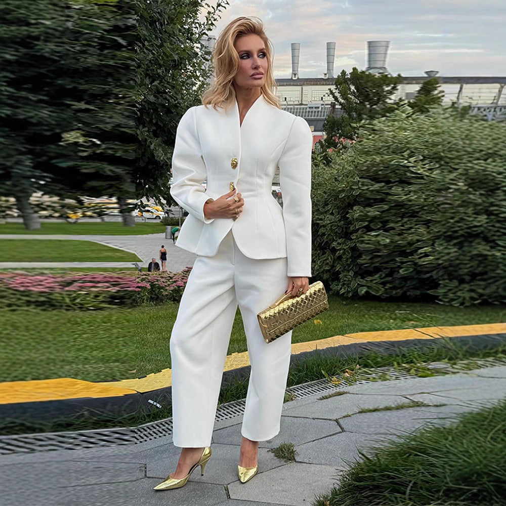 Damen Taillierter Blazer mit Schößchen und weite Hose mit hohem Bund Nord Taschen