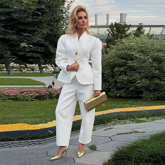 Damen Taillierter Blazer mit Schößchen und weite Hose mit hohem Bund Nord Taschen