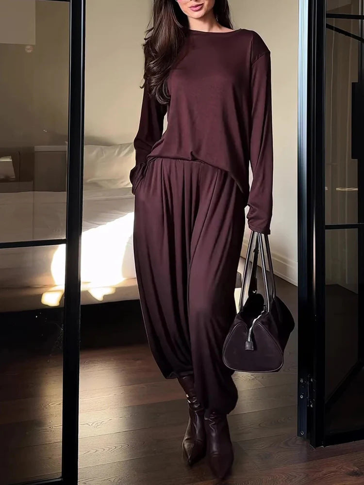 Damen Oversize-Seidiges Ensemble mit kastigem Oberteil und ballonförmiger Plissee-Hose Nord Taschen
