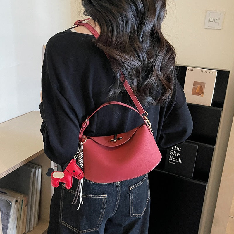 Damen Umhängetasche mit charmantem Anhänger und elegantem Design Nord Taschen