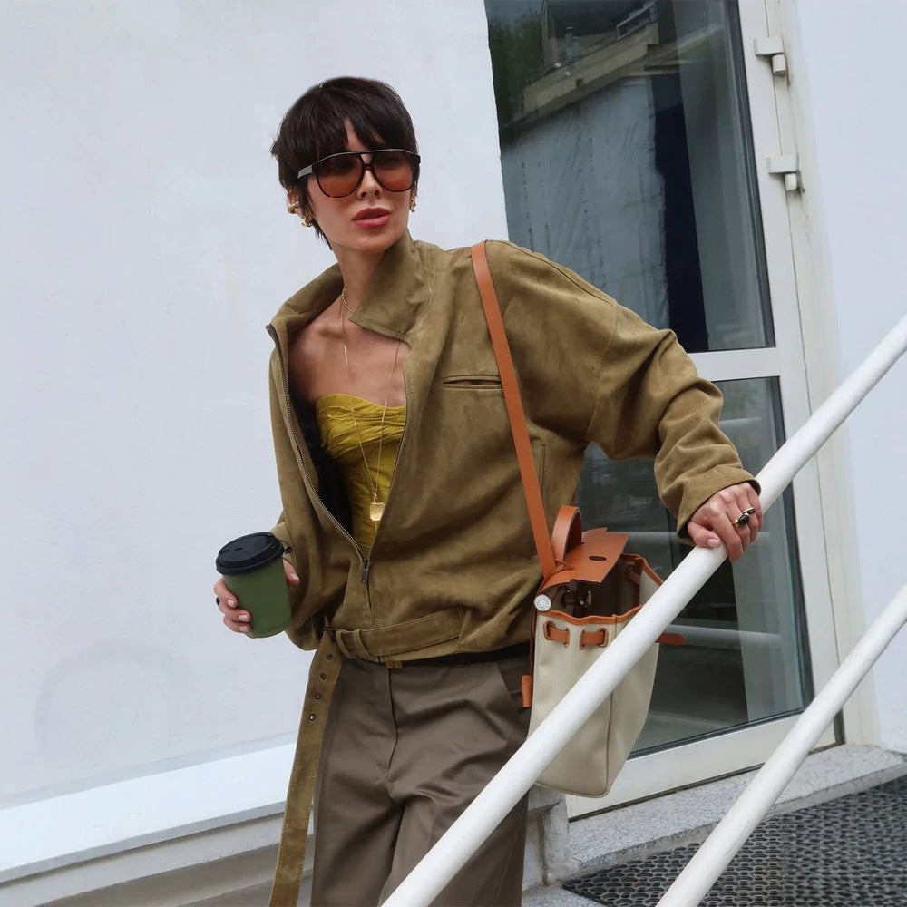 Damen Oversized Veloursleder-Bomberjacke mit taillierendem Bindegürtel und asymmetrischem Reißverschluss Nord Taschen