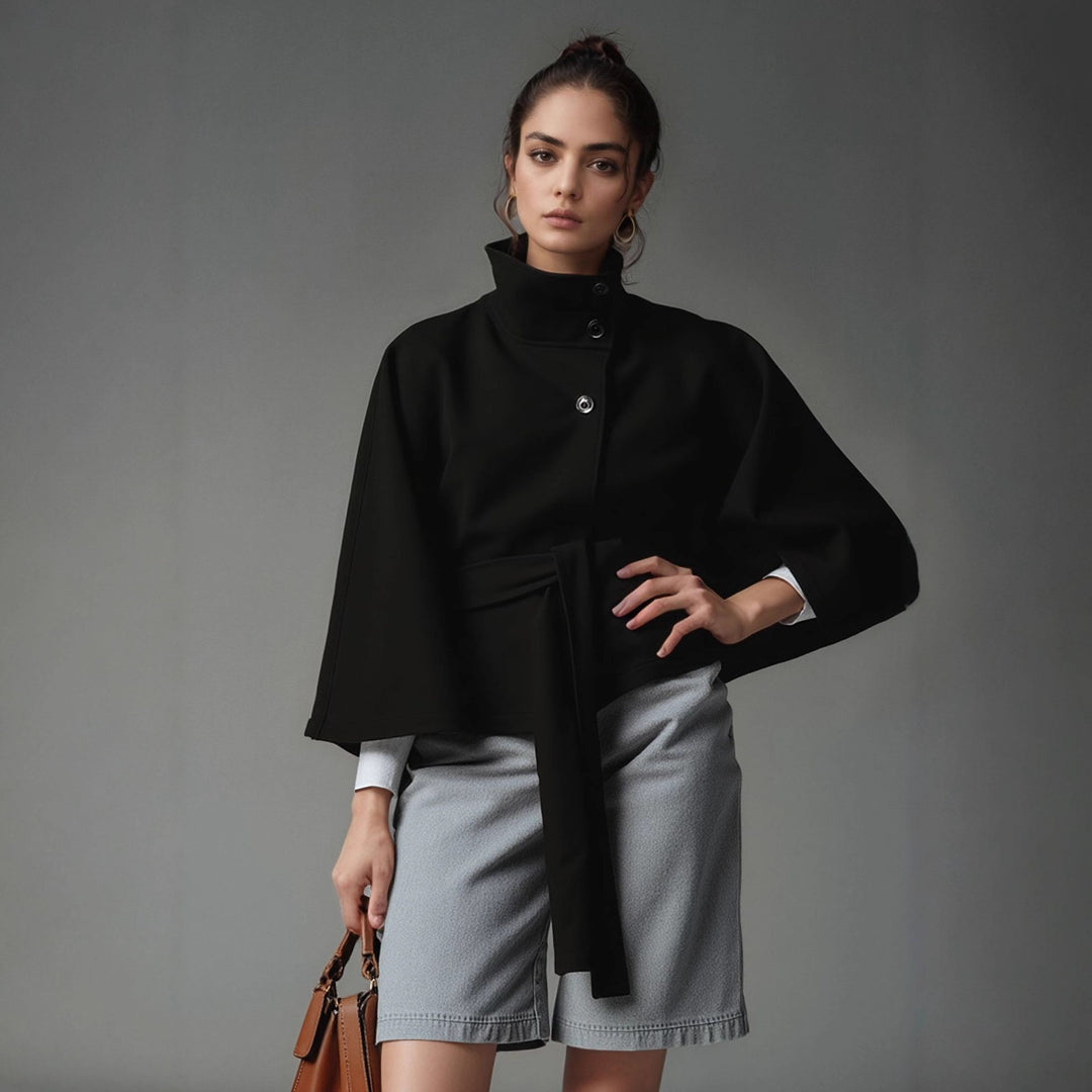 Damen Kurzcape-Jacke mit hohem Stehkragen, Bindegürtel und kastiger Silhouette Nord Taschen